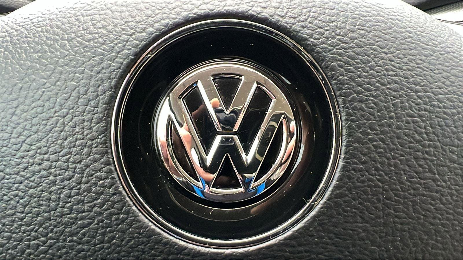 Used 2017 Volkswagen Passat 1.8T R-Line w/ R-Line Lighting Package image 29