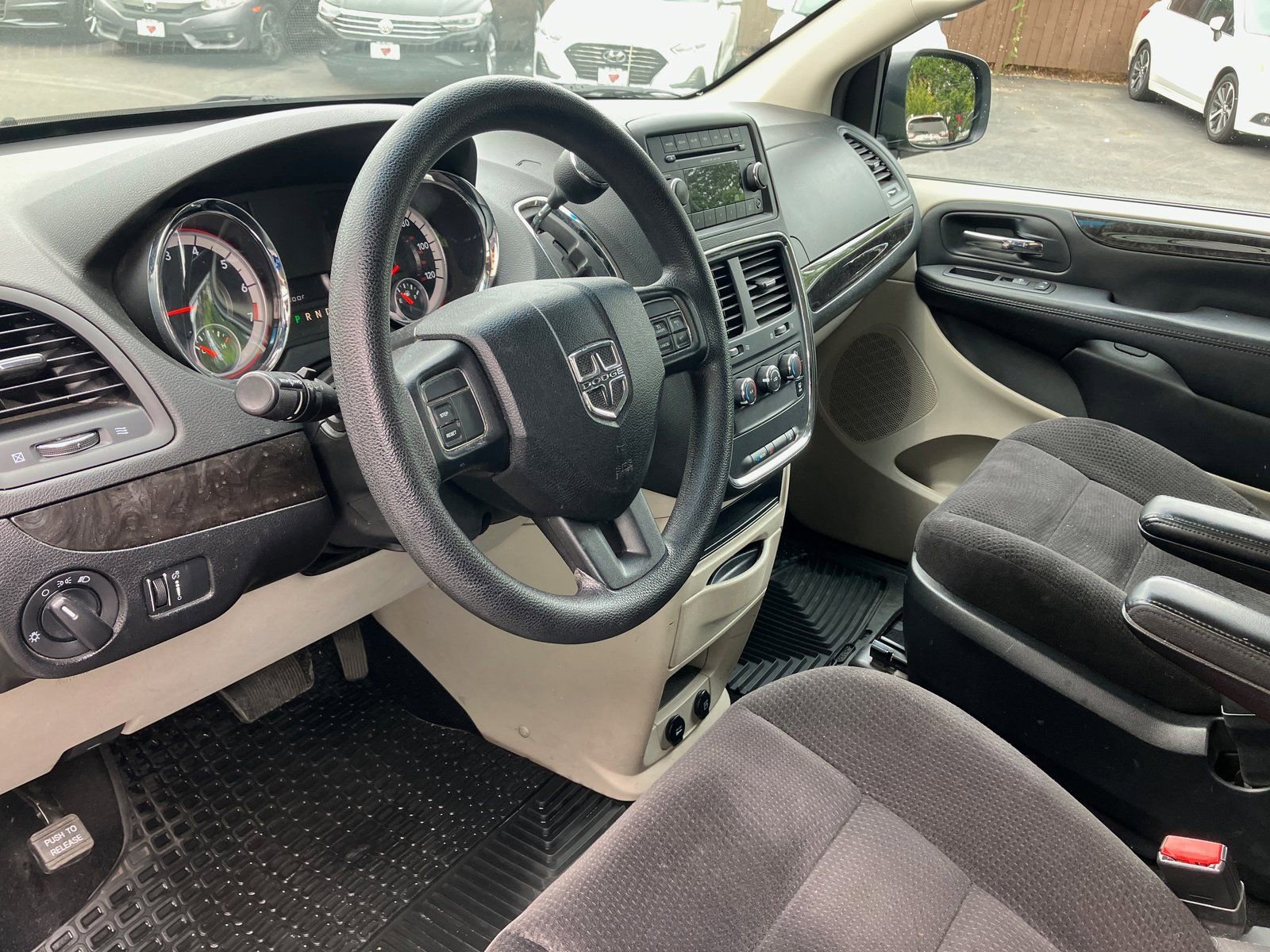 Used 2014 Dodge Grand Caravan American Value Package FWD image 10