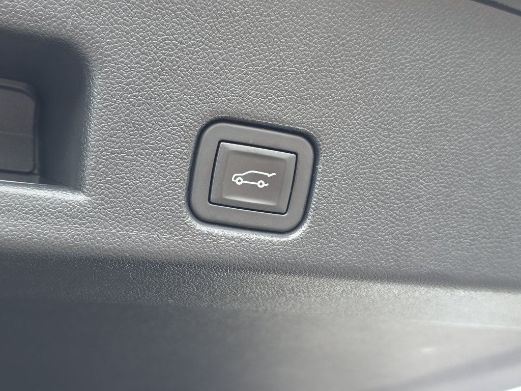Certified 2024 Chevrolet Traverse RS FWD image 11