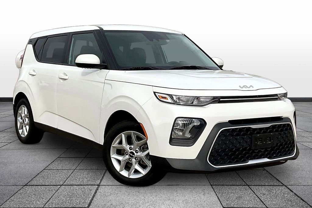 Used 2022 Kia Soul LX w/ Technology Package FWD image 2