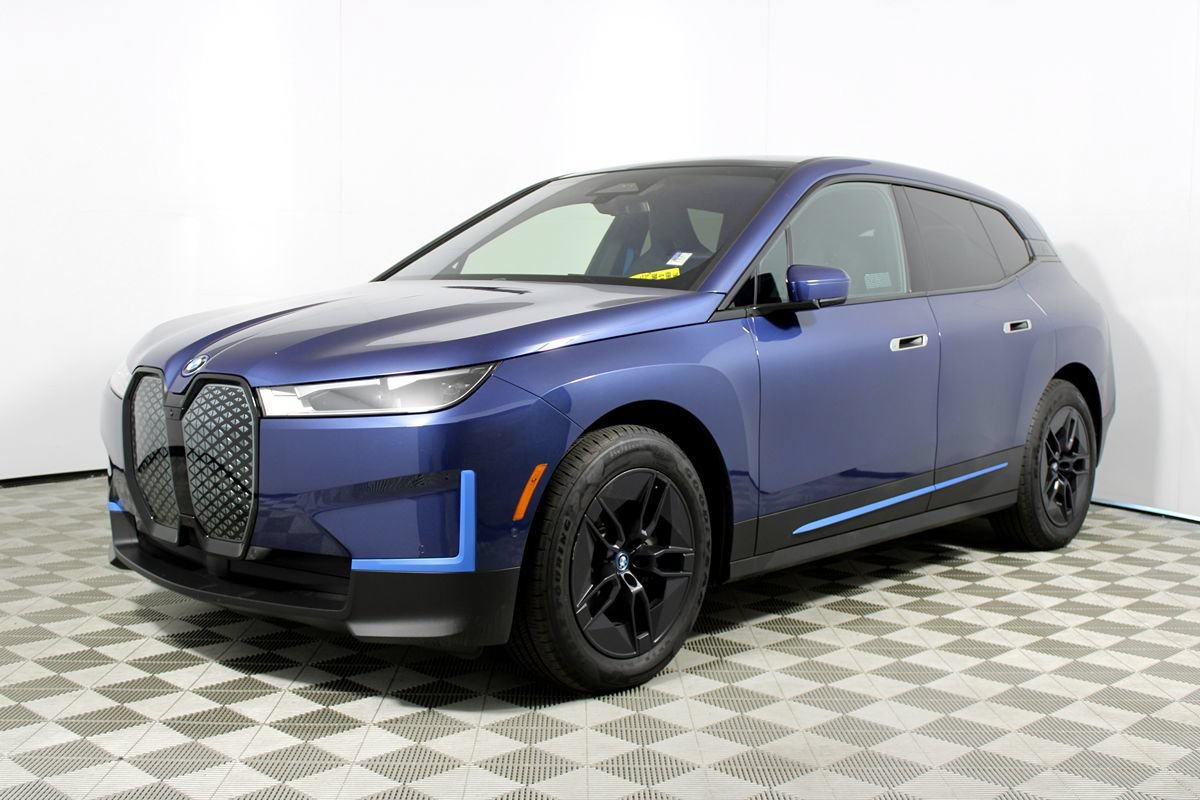 Used 2024 BMW iX xDrive50 w/ Convenience Package AWD/4WD image 3