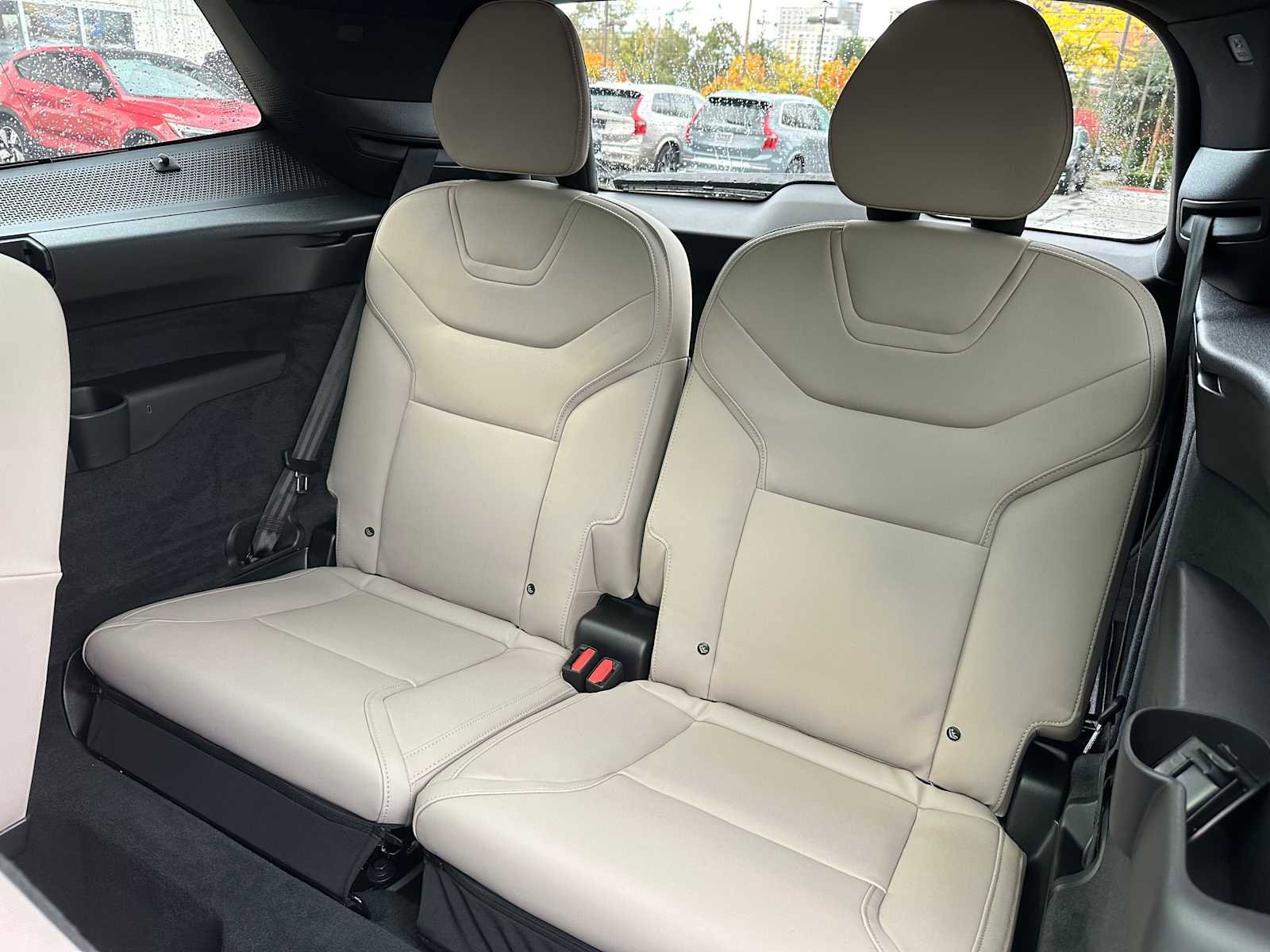 New 2025 Volvo EX90 Ultra w/ Protection Package Premier image 17