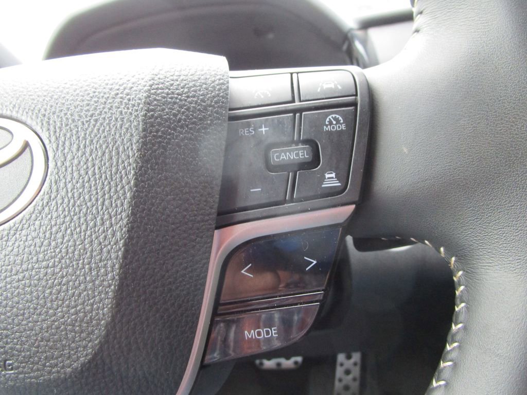 Used 2025 Toyota Camry SE image 28