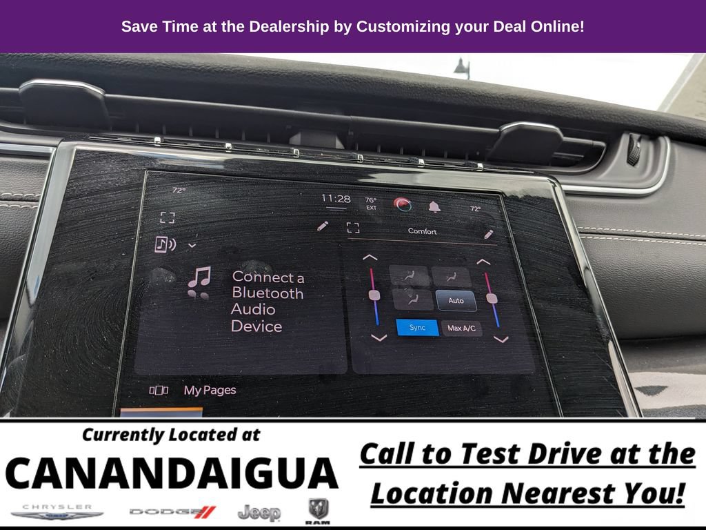 Used 2023 Jeep Grand Cherokee Laredo AWD/4WD image 21