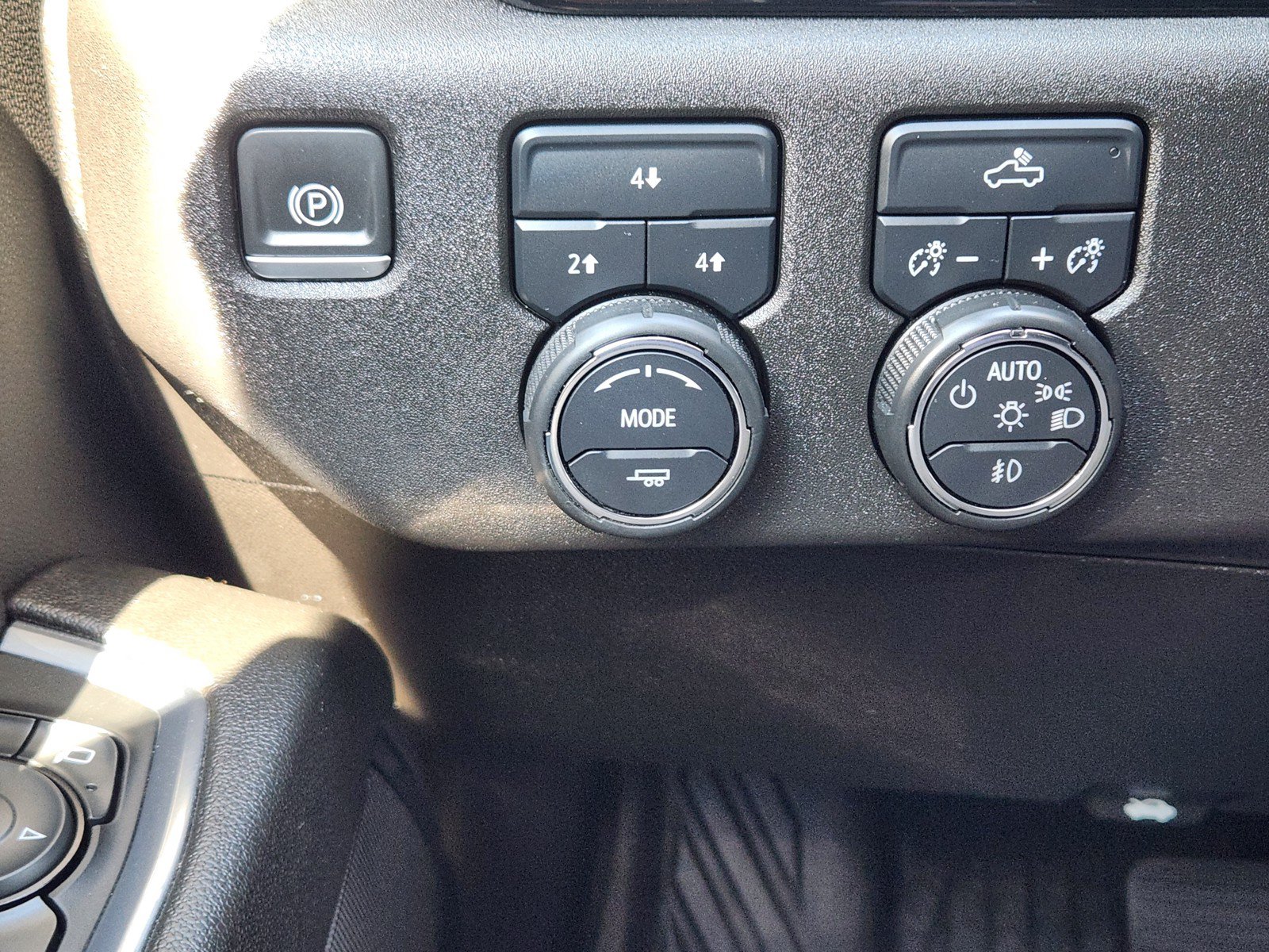 Used 2024 Chevrolet Silverado 2500 LT AWD/4WD image 18