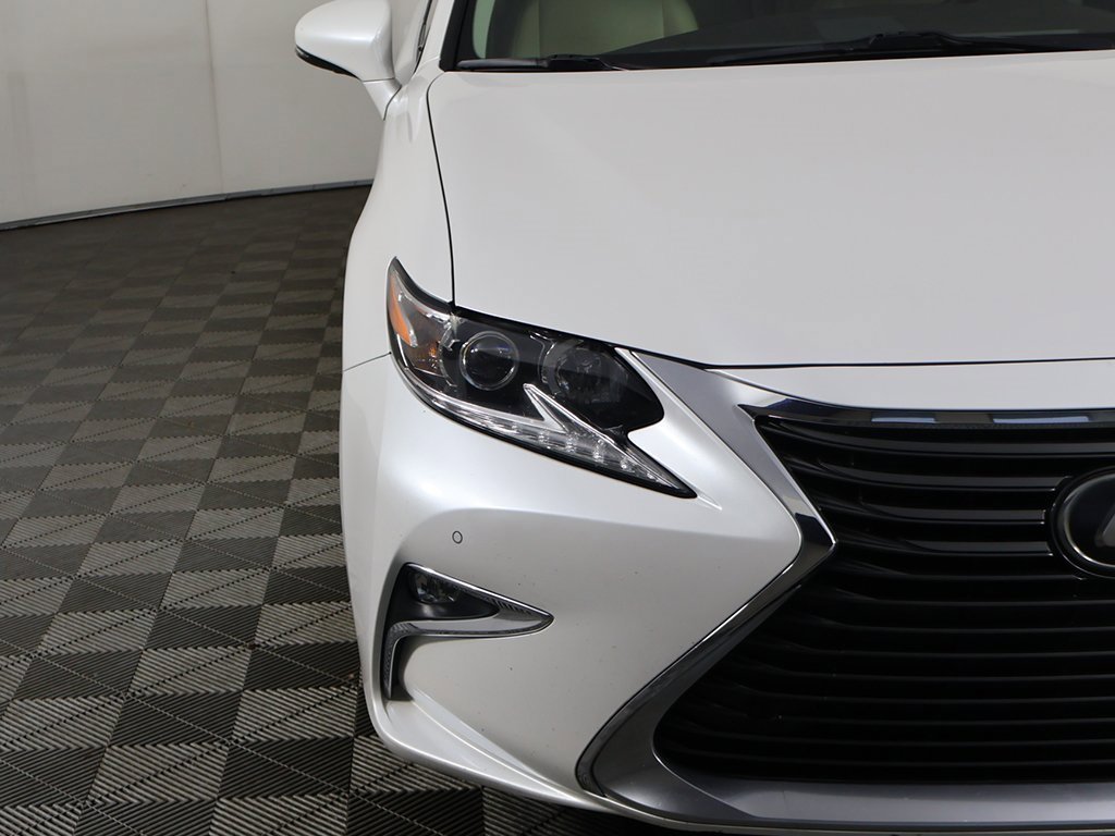 Used 2018 Lexus ES 350 w/ Ultra Luxury Package image 16