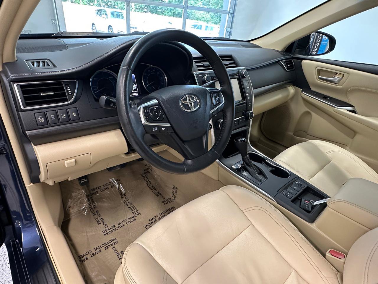 Used 2015 Toyota Camry XLE w/ Moonroof Package FWD image 18