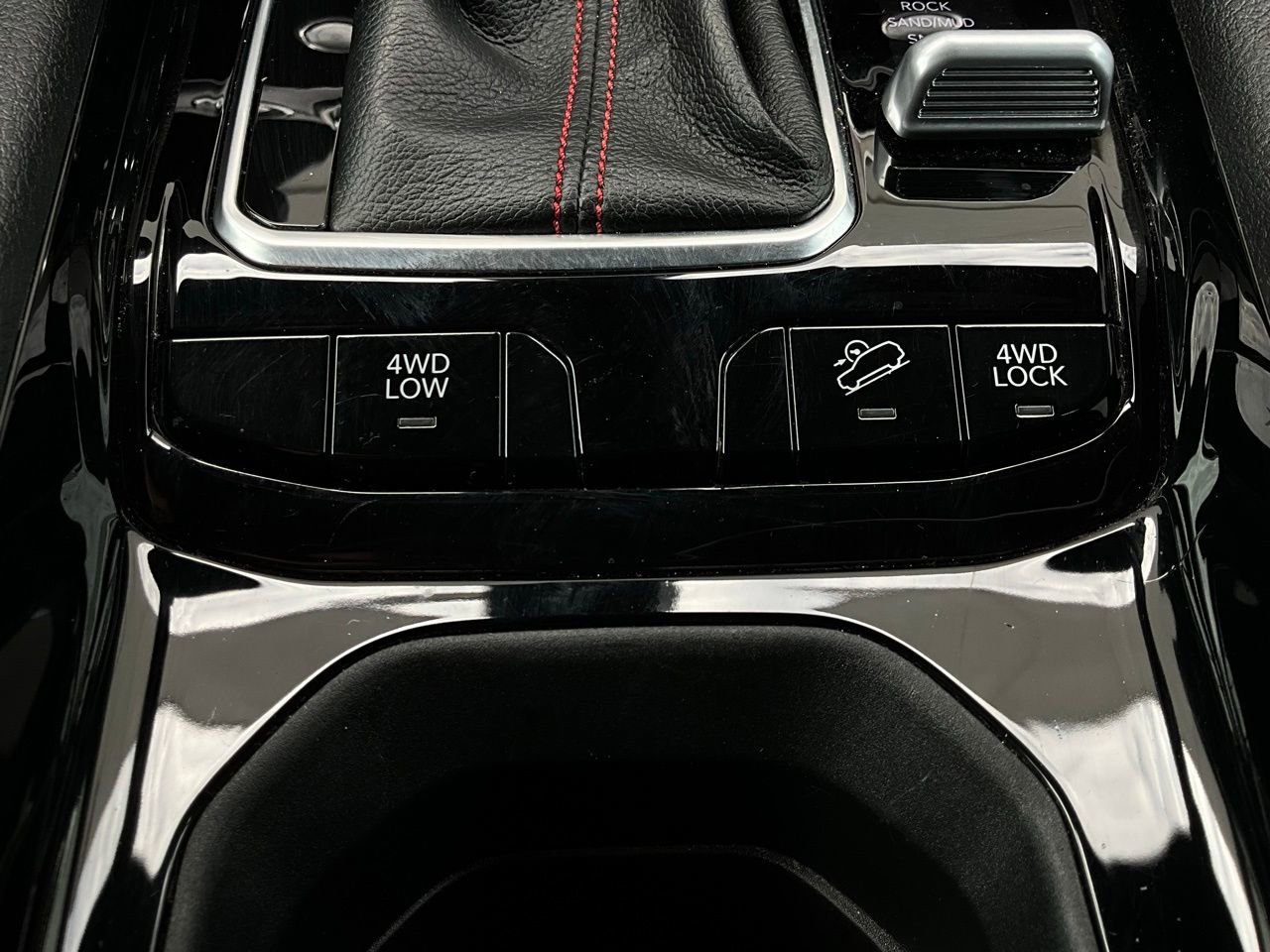 Used 2025 Jeep Compass Trailhawk image 22