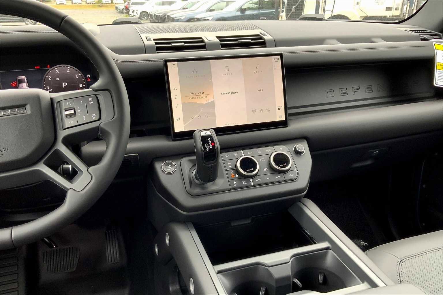 New 2025 Land Rover Defender 110 X-Dynamic SE image 8