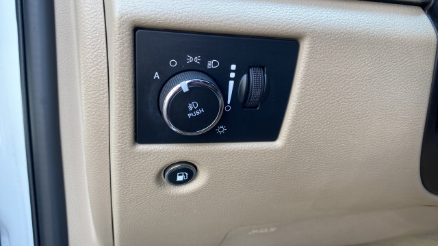 Used 2020 Jeep Grand Cherokee Overland AWD/4WD image 34