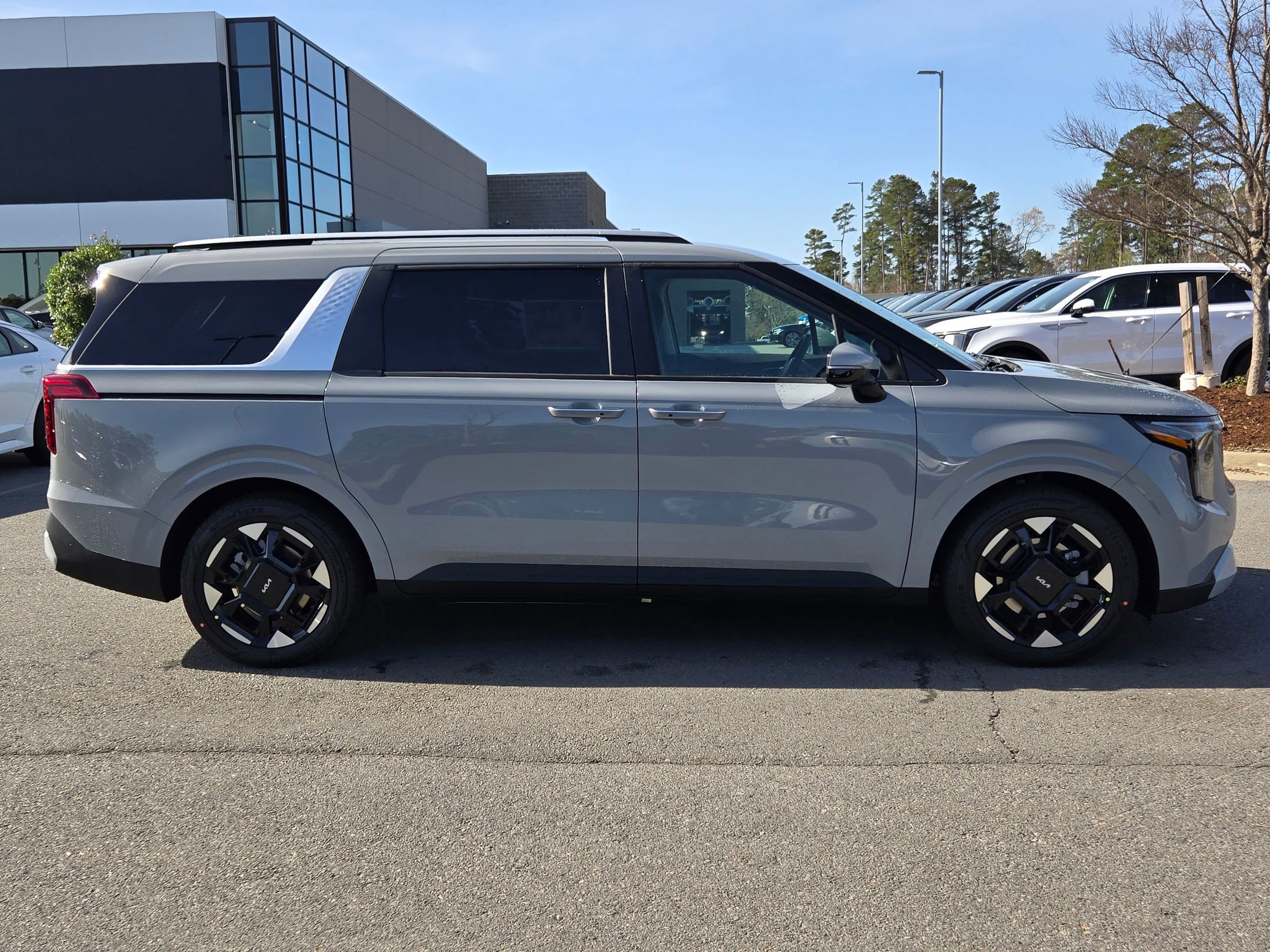 New 2026 Kia Carnival EX FWD image 8