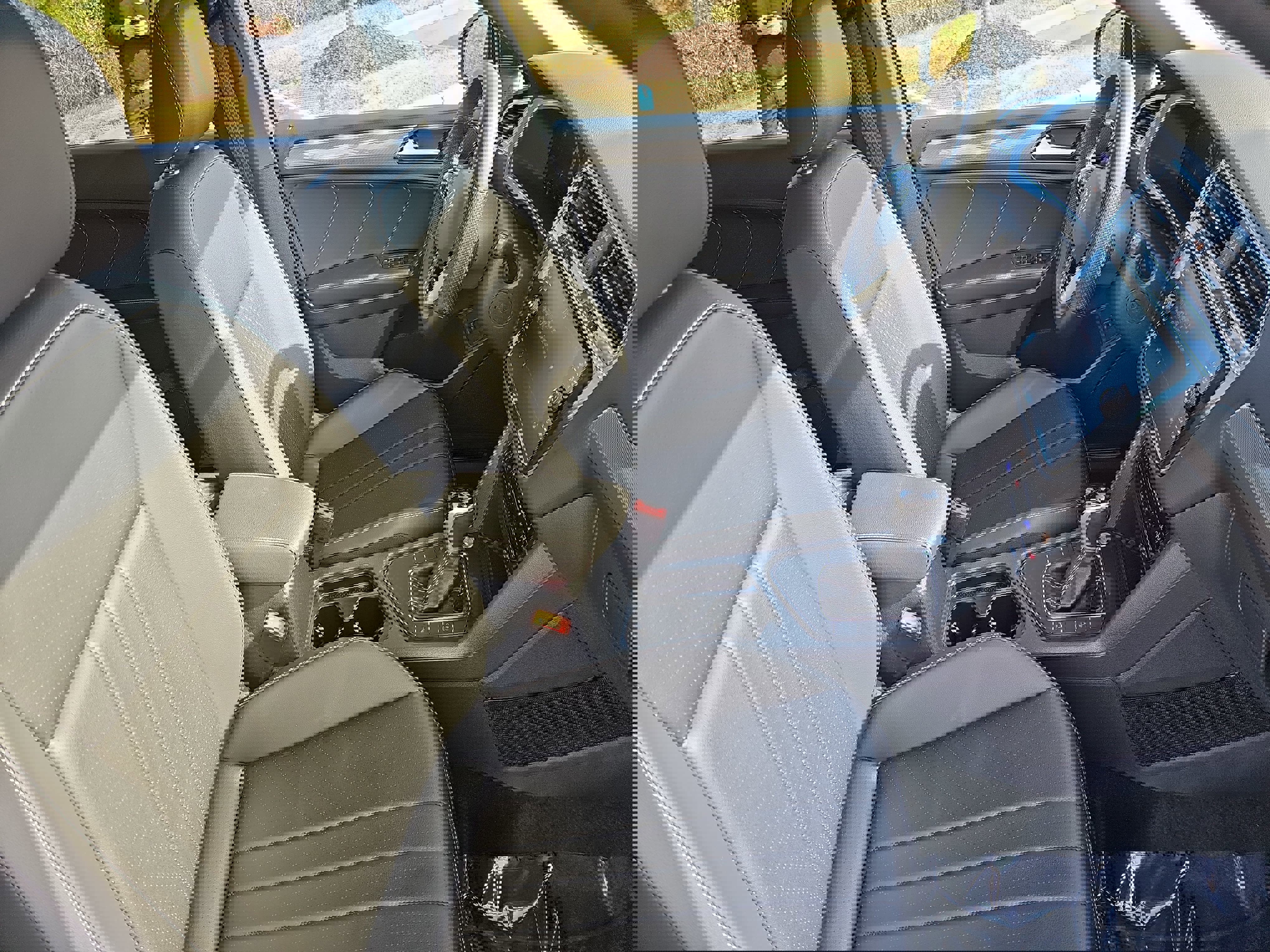 Used 2024 Volkswagen Tiguan SE R-Line image 10