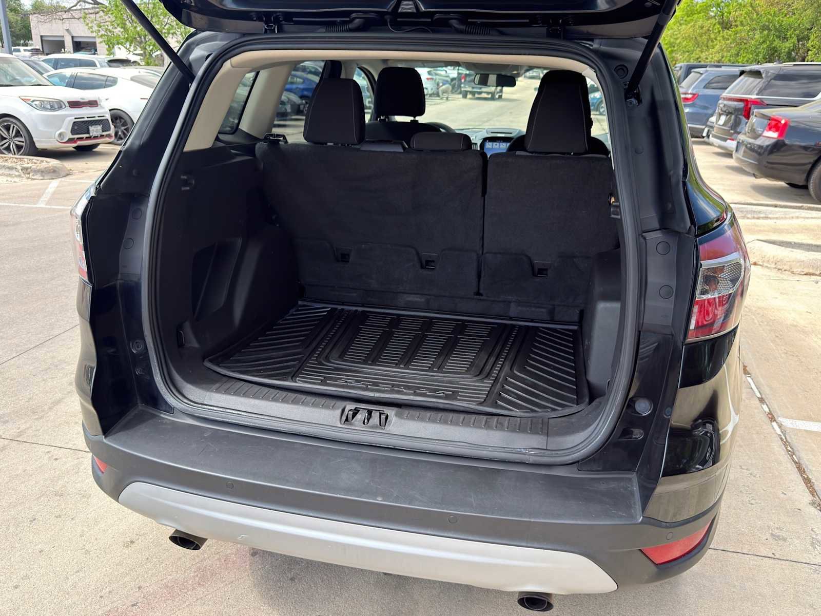 Used 2017 Ford Escape SE w/ Equipment Group 201A image 8