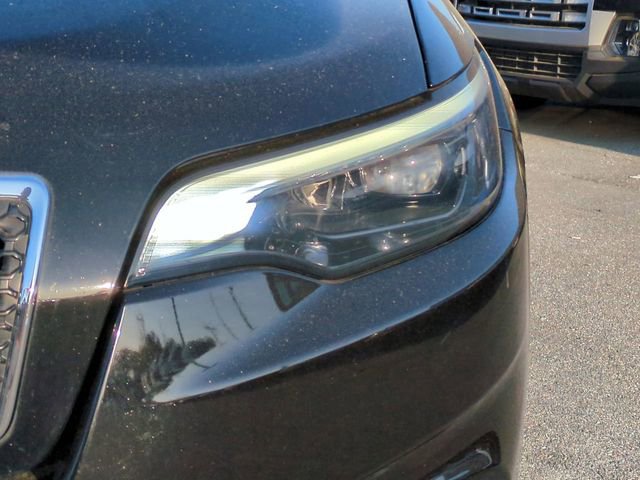 Used 2020 Jeep Cherokee Latitude w/ Cold Weather Group image 9
