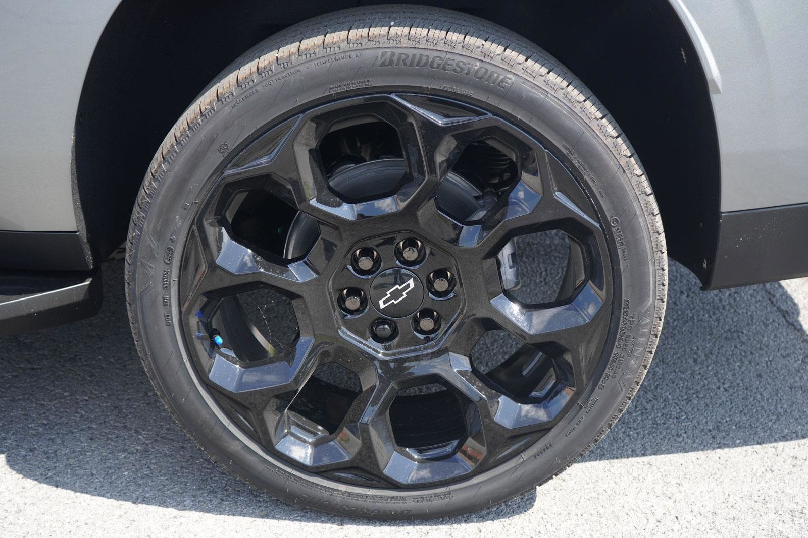 New 2025 Chevrolet Suburban Premier image 10