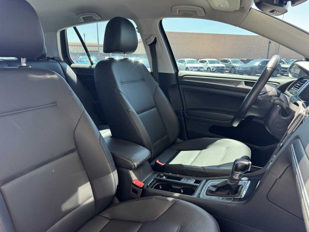 Used 2019 Volkswagen e-Golf SEL Premium image 41