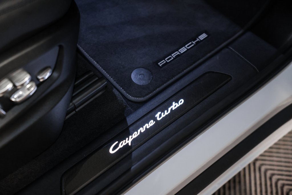 Used 2019 Porsche Cayenne Turbo image 23