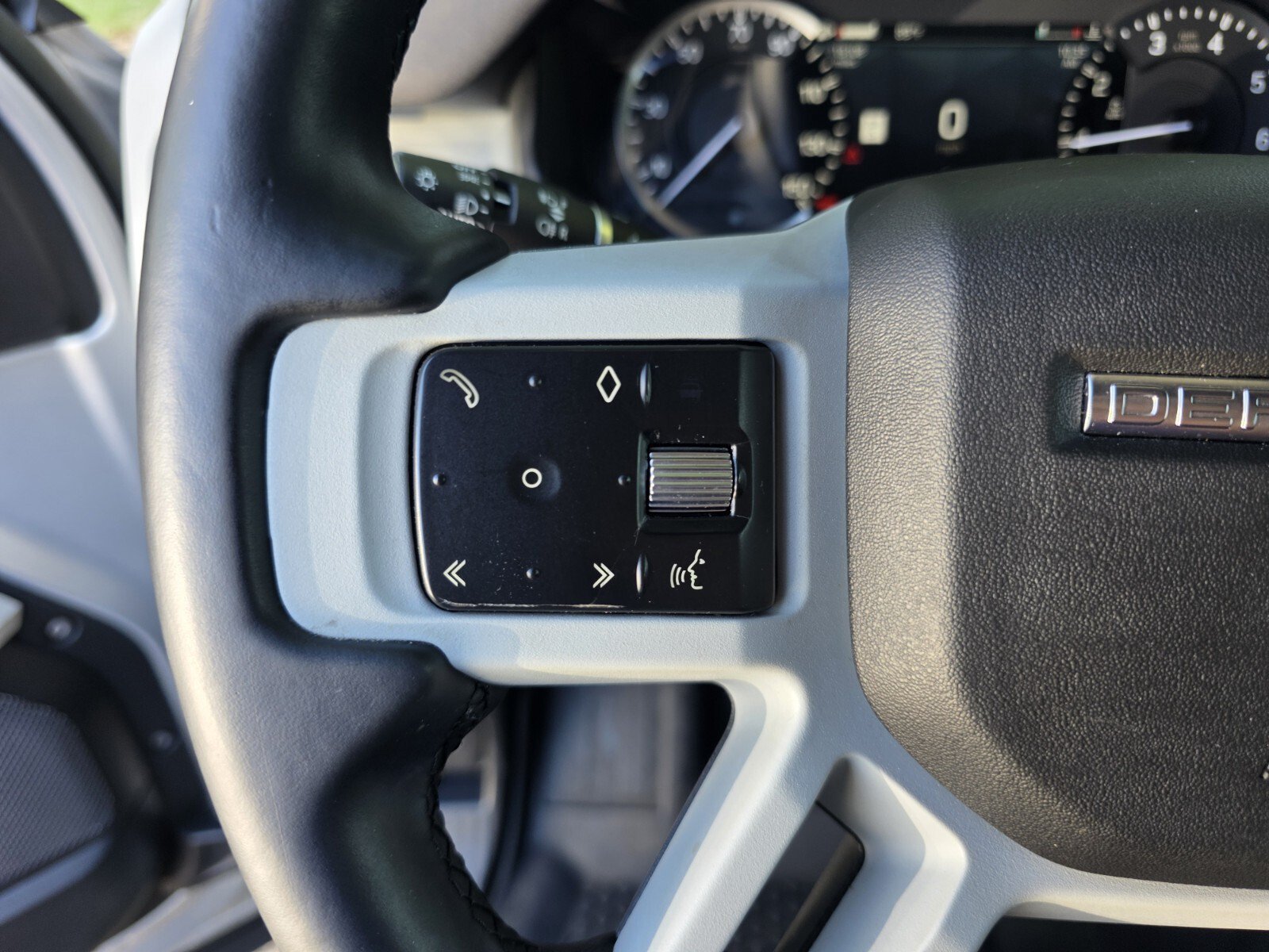 Used 2023 Land Rover Defender 110 X-Dynamic SE AWD/4WD image 19