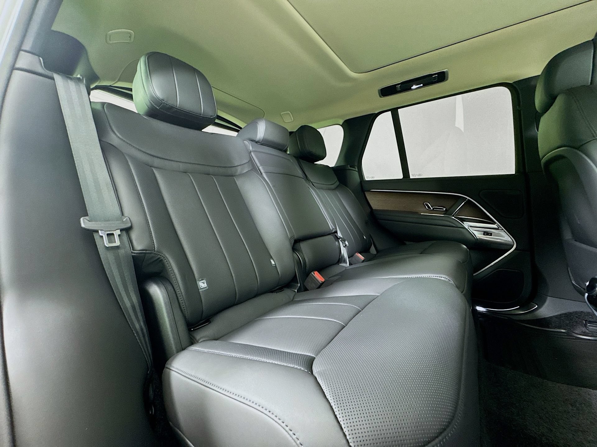 Used 2025 Land Rover Range Rover SE AWD/4WD image 25