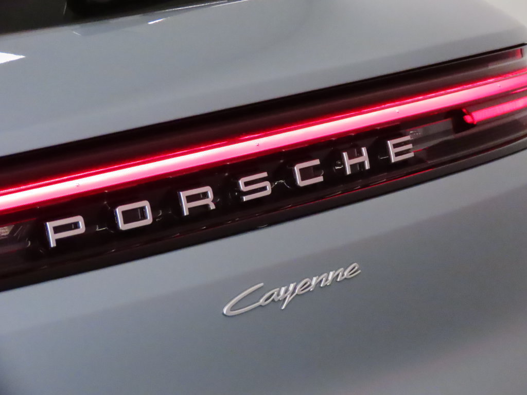 Certified 2026 Porsche Cayenne AWD/4WD image 12