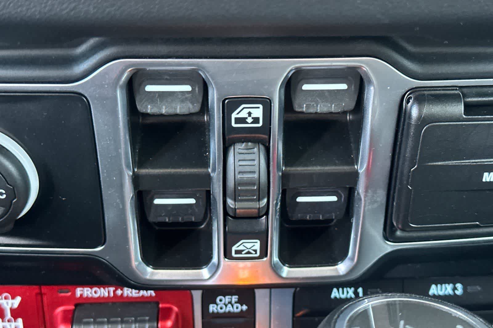 Used 2024 Jeep Wrangler Unlimited Rubicon 4xe AWD/4WD image 13
