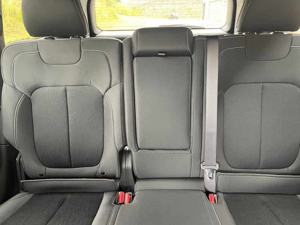 New 2025 Jeep Grand Cherokee Laredo X w/ Luxury Tech Group I AWD/4WD image 19