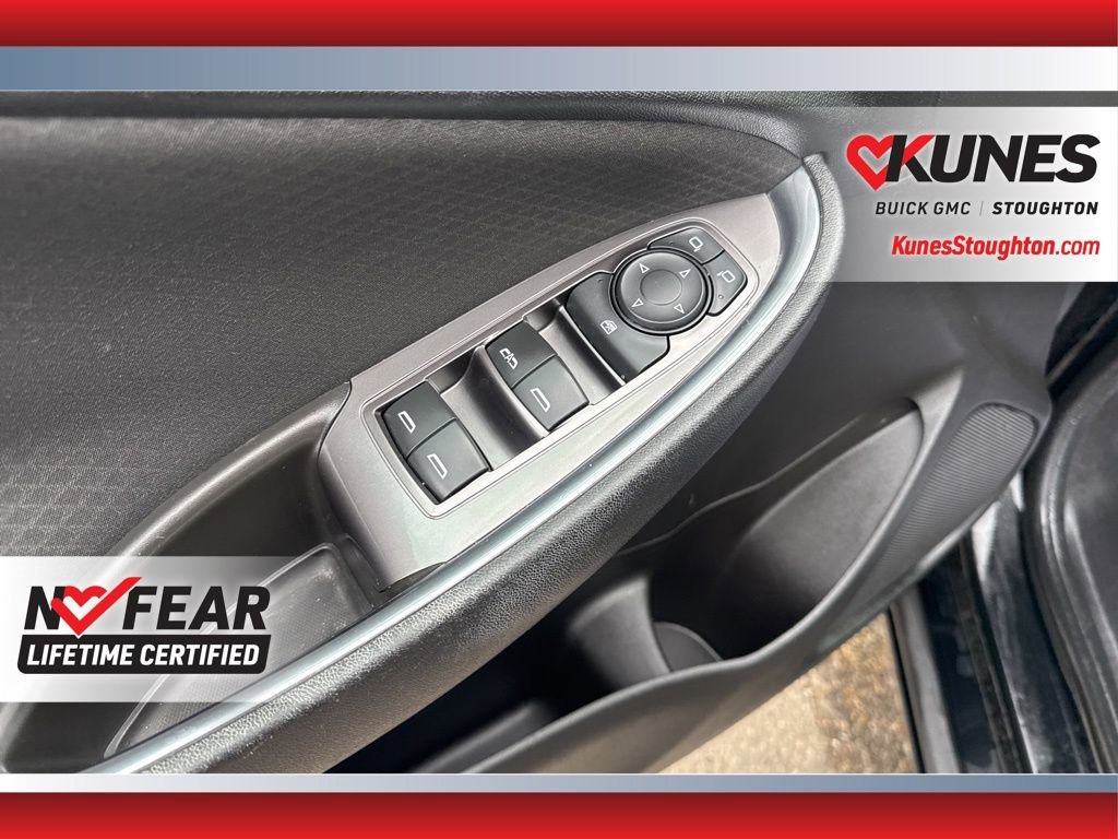 Used 2017 Chevrolet Malibu LT image 21