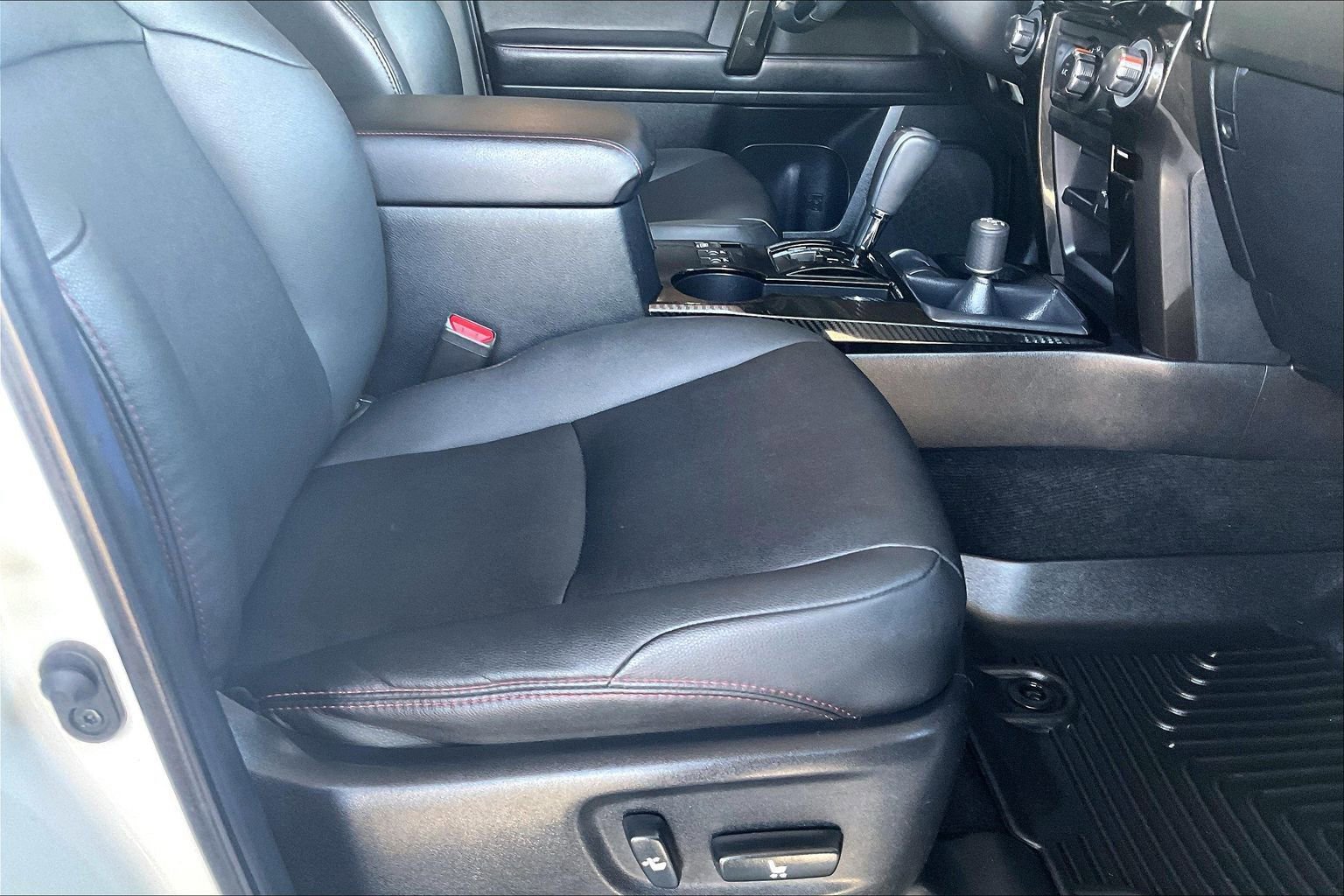 Used 2021 Toyota 4Runner Venture AWD/4WD image 21
