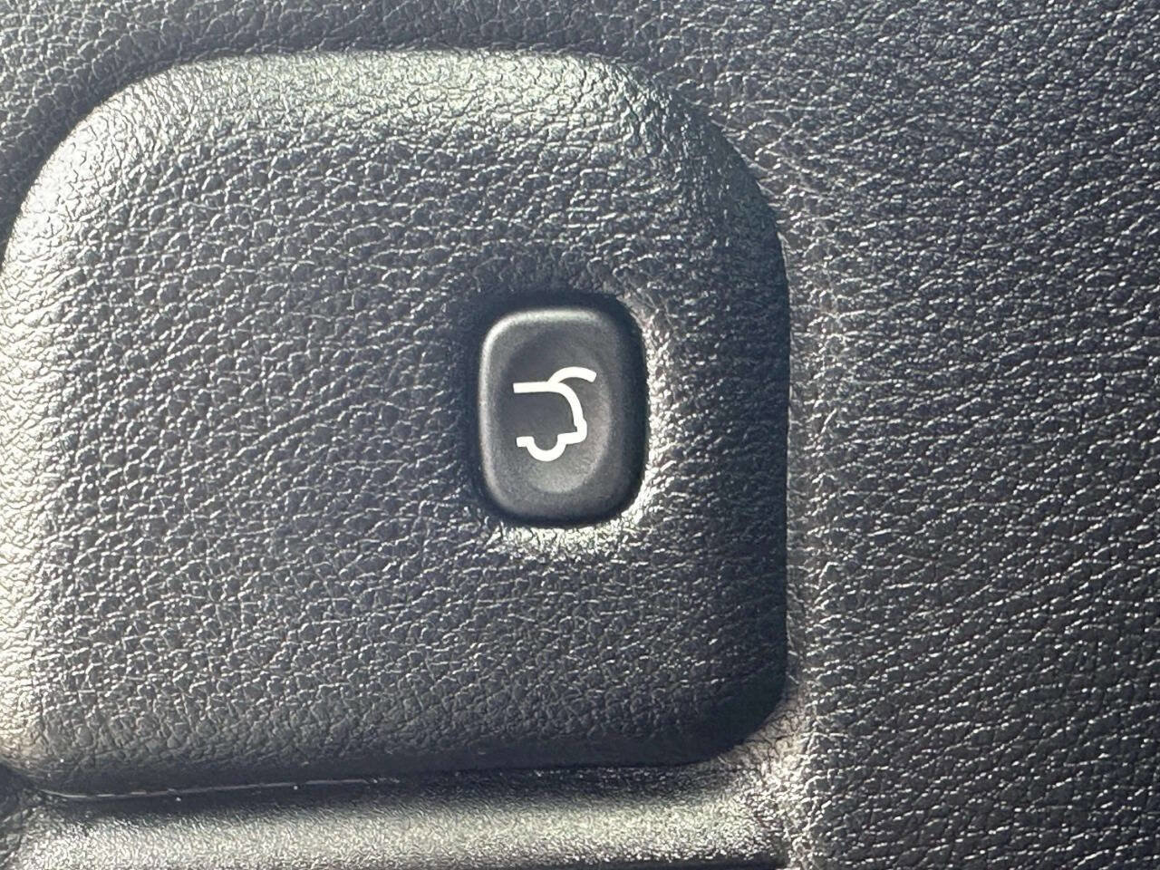 Used 2018 Jeep Grand Cherokee Trailhawk w/ Trailhawk Luxury Group AWD/4WD image 15