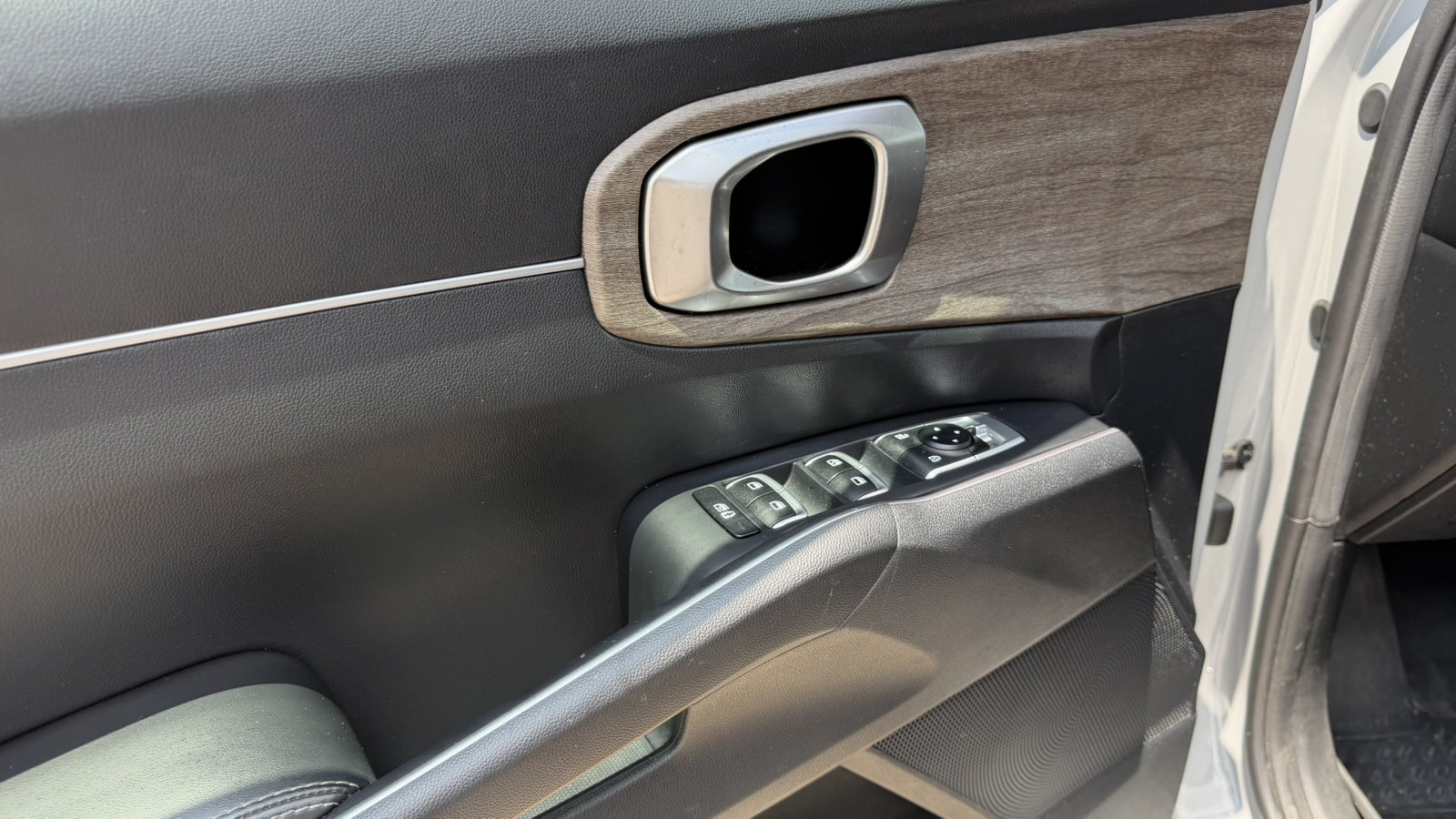 Used 2023 Kia Sorento EX w/ Panoramic Sunroof Package FWD image 14