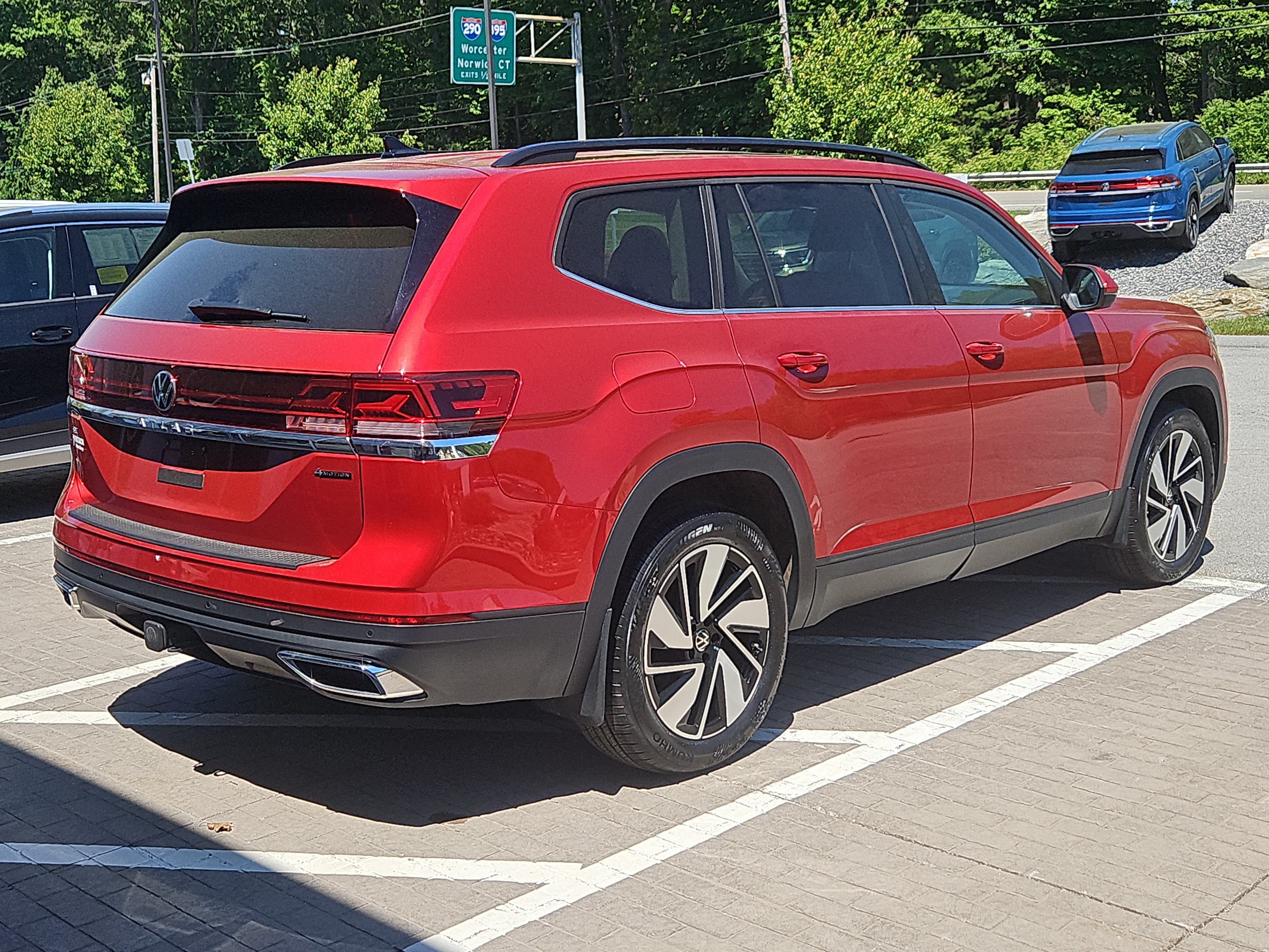 Certified 2024 Volkswagen Atlas SE w/ Panoramic Sunroof Package AWD/4WD image 3