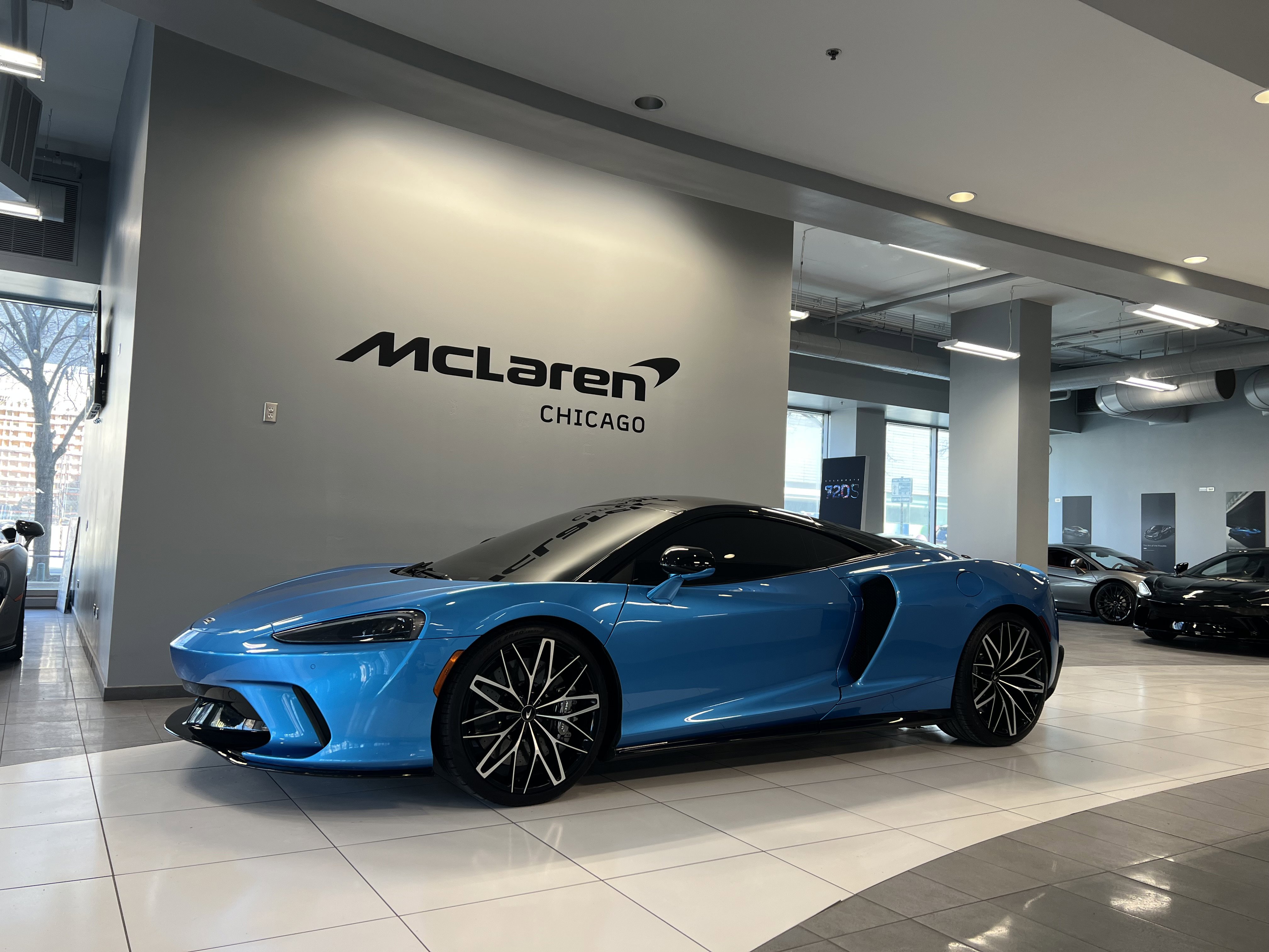 Used 2022 McLaren GT image 1