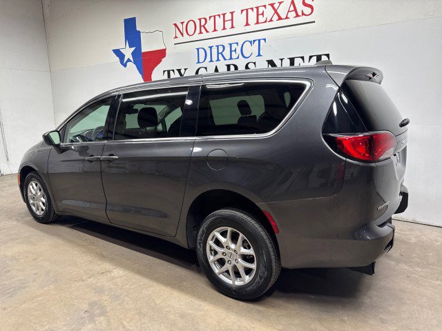 Used 2023 Chrysler Voyager LX image 9
