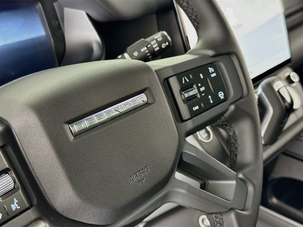 Used 2026 Land Rover Defender 110 X-Dynamic SE AWD/4WD image 19