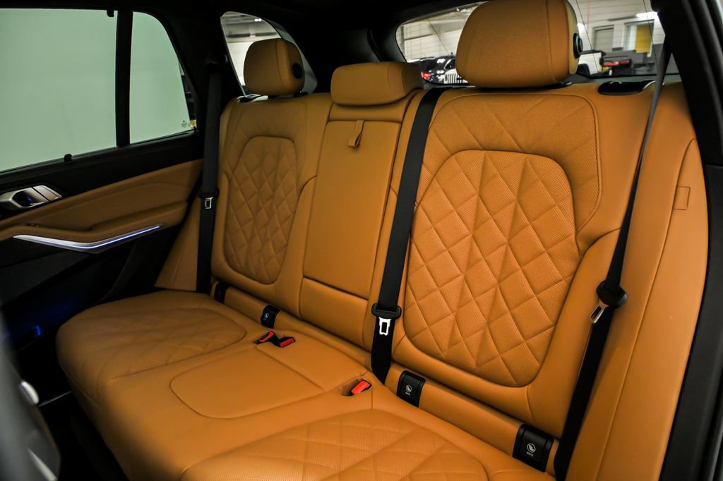 Used 2025 BMW X5 M60i AWD/4WD image 17