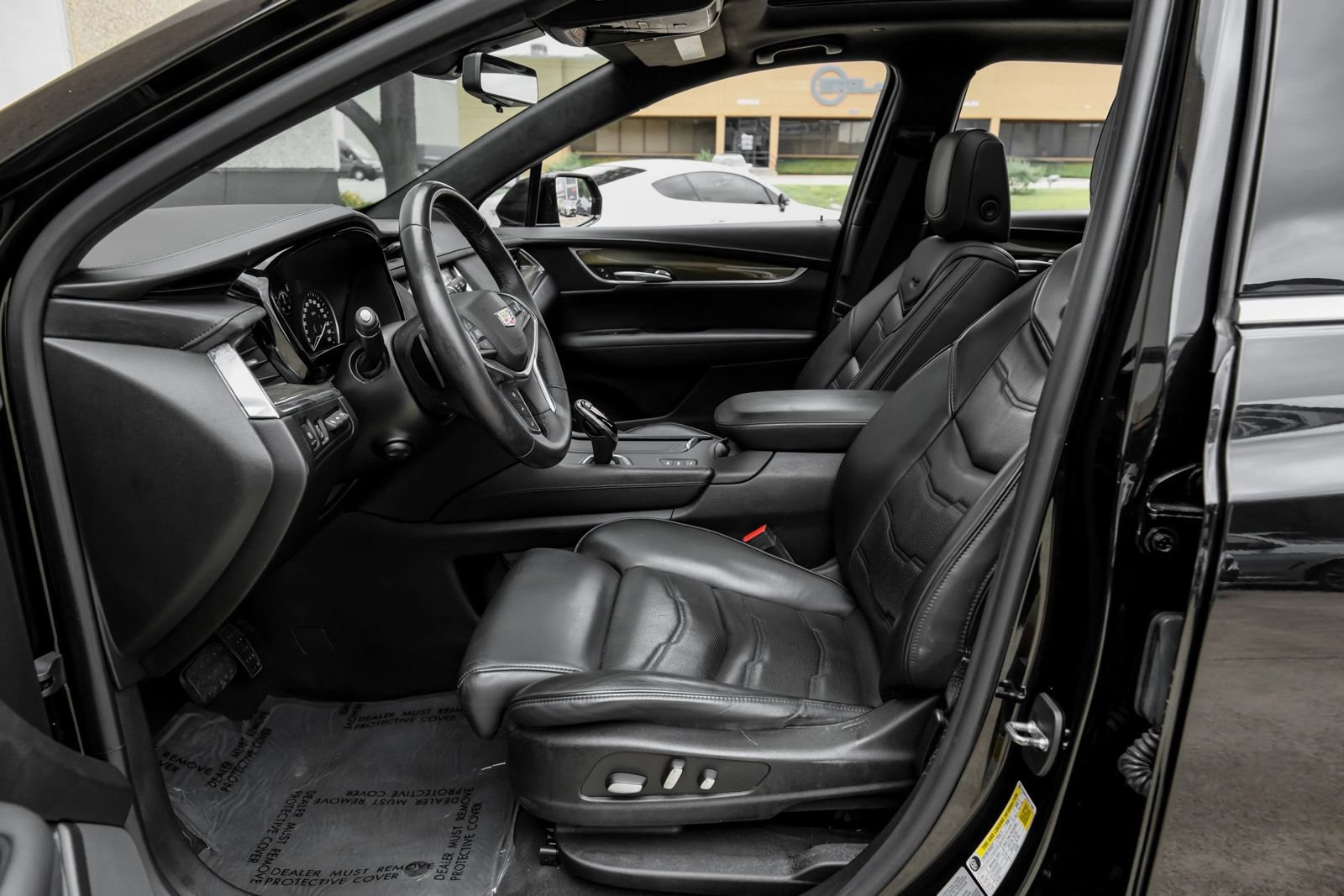 Used 2017 Cadillac XT5 Platinum AWD/4WD image 3