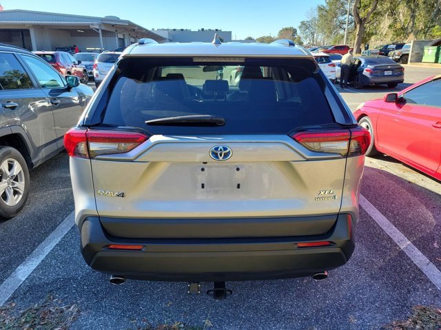 Used 2021 Toyota RAV4 XLE Premium image 5