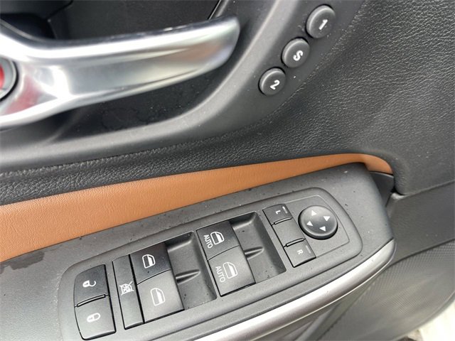 Used 2019 Jeep Cherokee Overland w/ Technology Group image 13