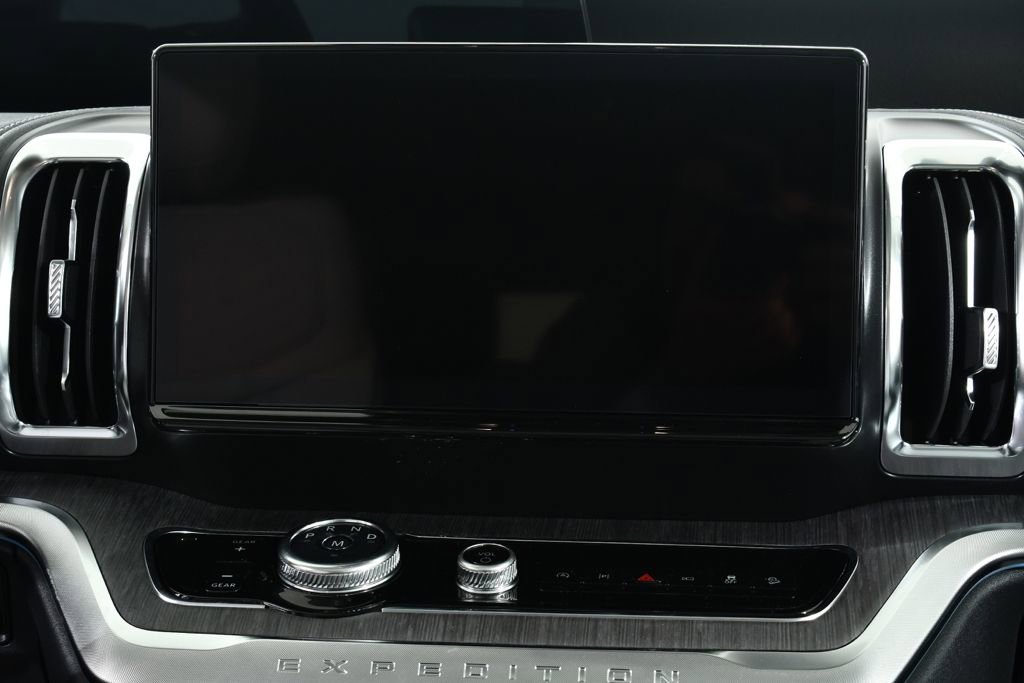 New 2026 Ford Expedition Max Platinum image 9