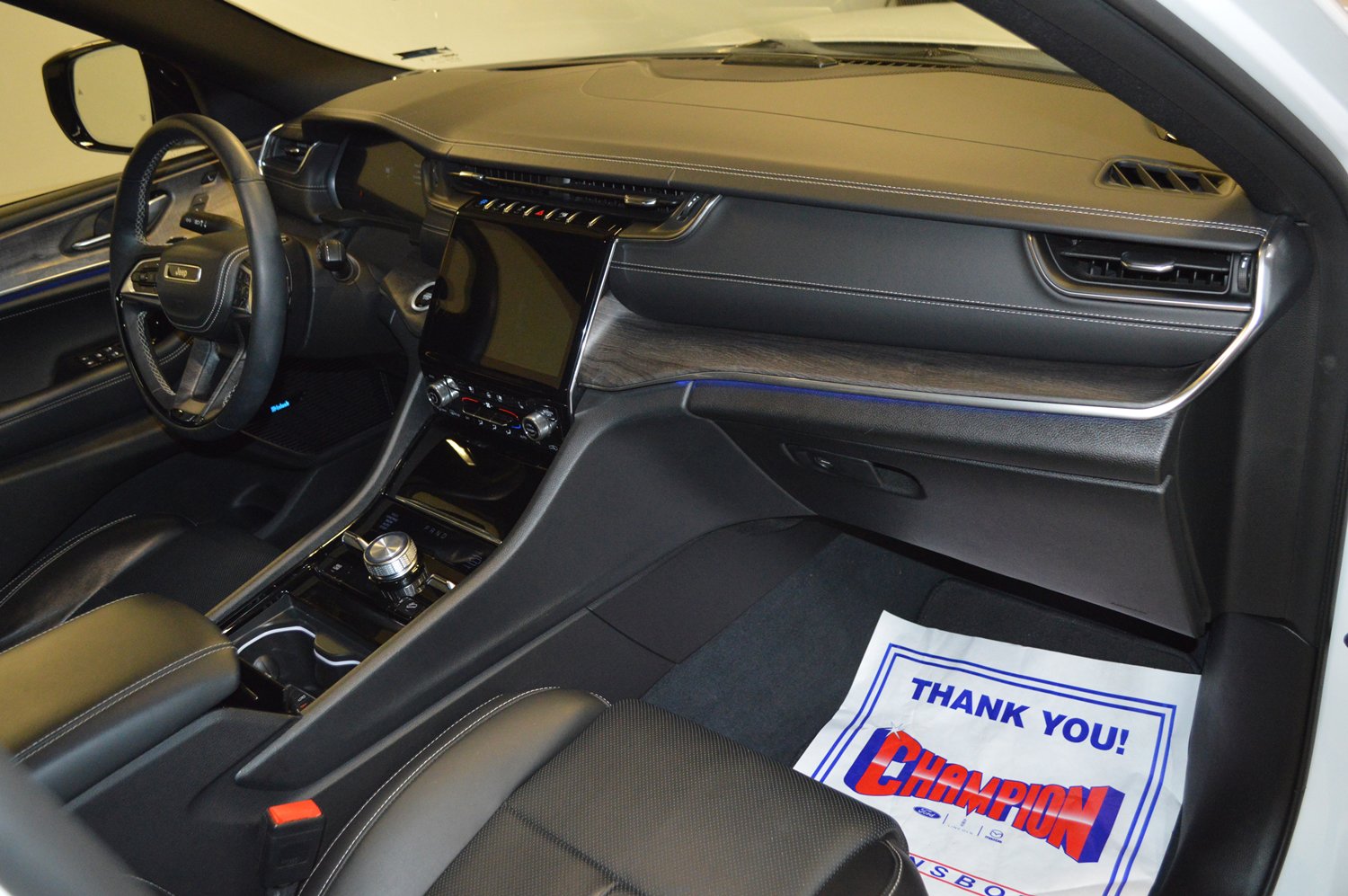 Used 2023 Jeep Grand Cherokee Overland w/ Advanced Protech Group III image 10