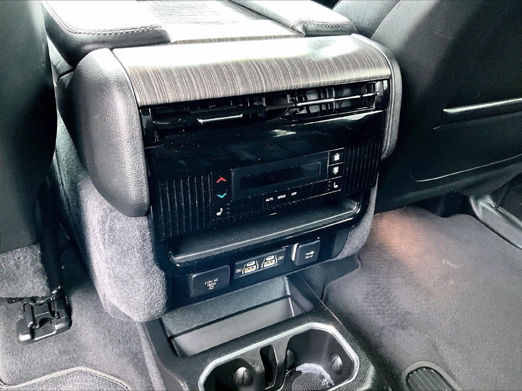Used 2024 Jeep Wagoneer Series II AWD/4WD image 29