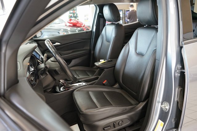 Used 2022 Buick Encore GX Essence image 2