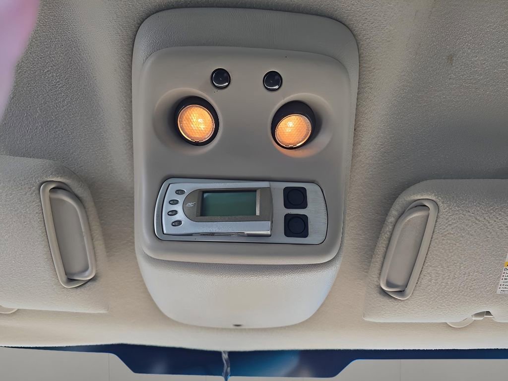 Used 2004 GMC Sierra 2500 SLT w/ Heavy-Duty Power Package image 22