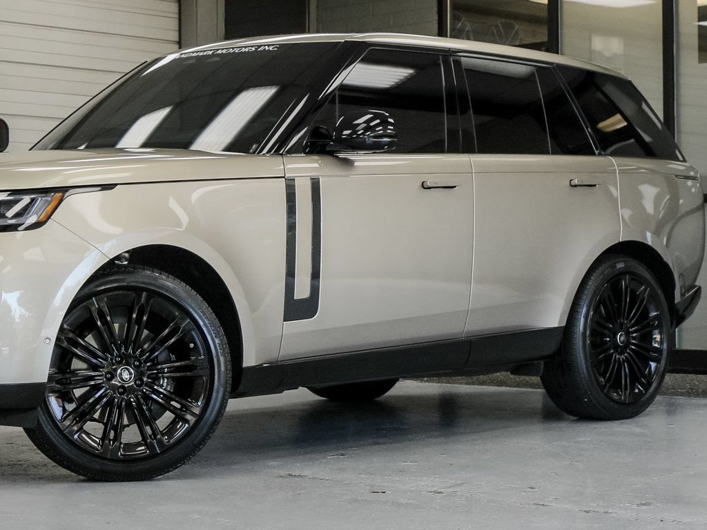 Used 2025 Land Rover Range Rover SE AWD/4WD image 11