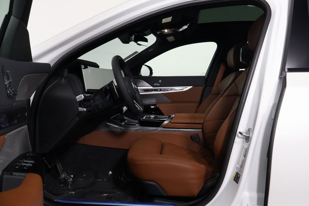New 2026 BMW 750e xDrive w/ Executive Package image 5