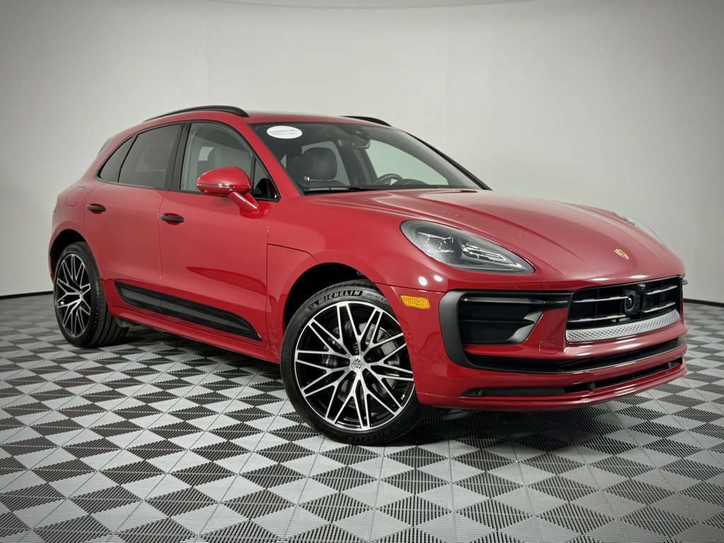 Certified 2024 Porsche Macan image 7