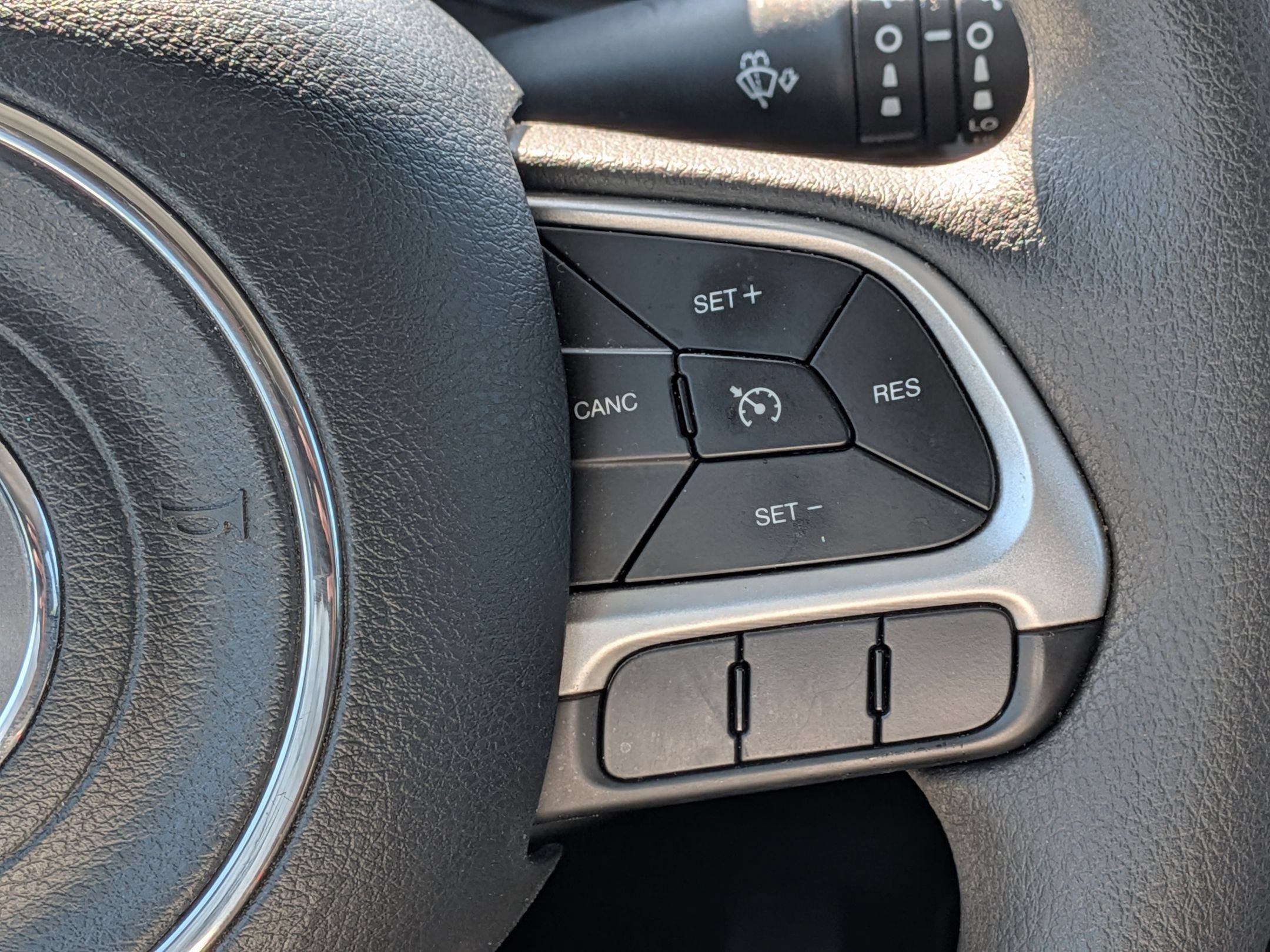 Used 2023 Jeep Renegade Latitude AWD/4WD image 19