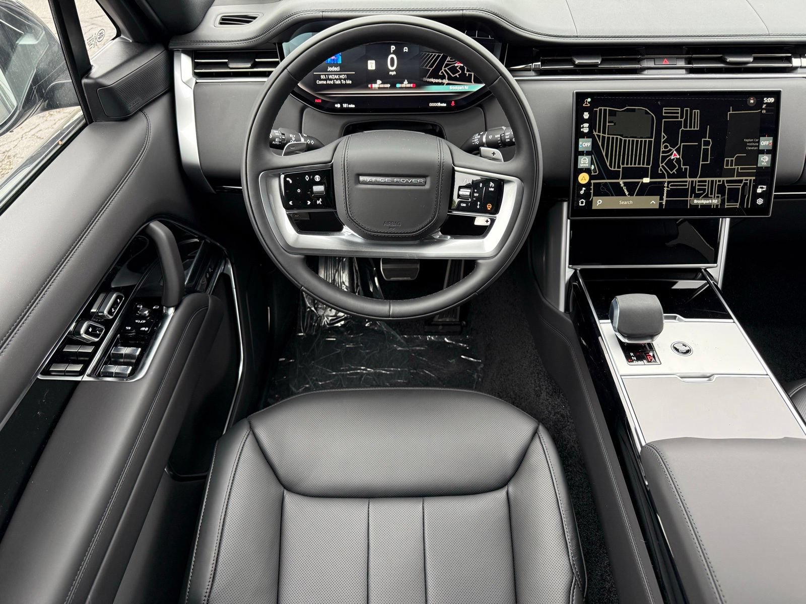 New 2026 Land Rover Range Rover Long Wheelbase SE AWD/4WD image 34