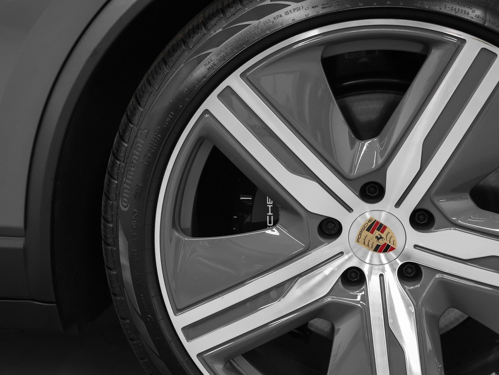 New 2025 Porsche Macan 4S Electric image 18