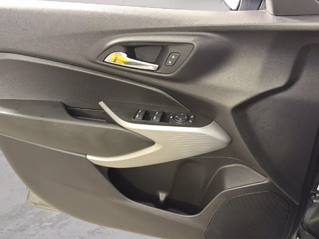 Certified 2024 Chevrolet Trax LS w/ LS Convenience Package FWD image 25